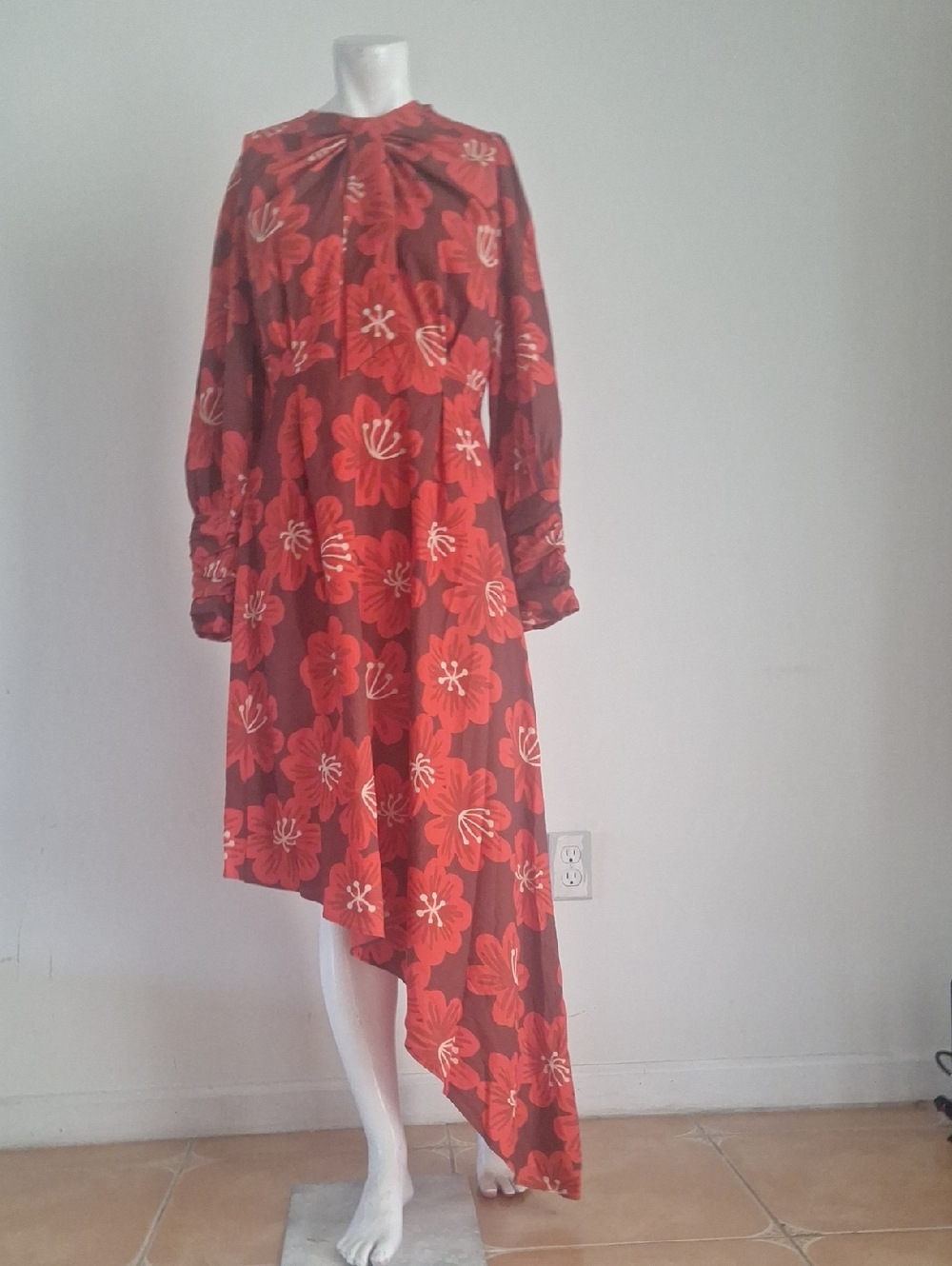 Gorgeous Elegant Asimetric By Dodo Bar Or Red Floral Accent Tag Sz M